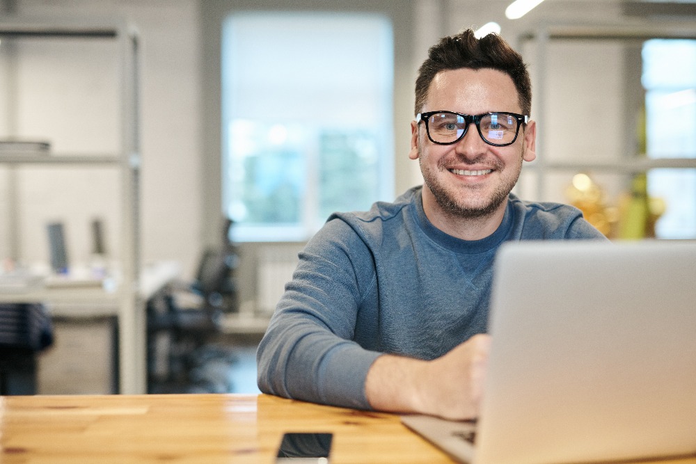 photo-of-man-wearing-eyeglasses-3184611_